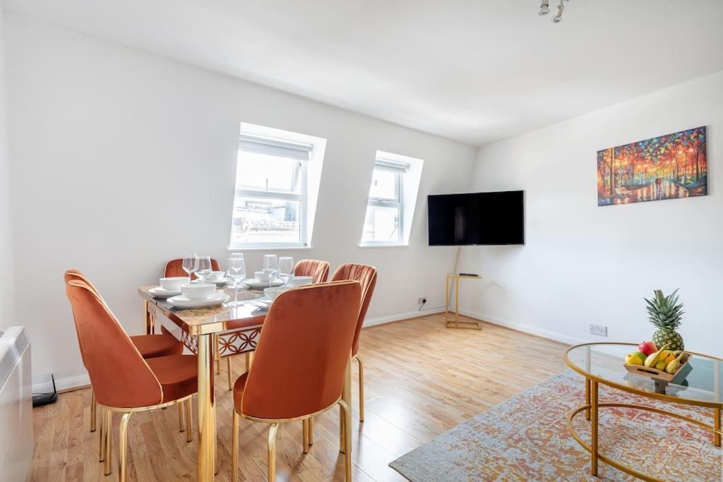 Bright N' Charming Air Conditioned Two Bed In Heart Of Лондон Екстериор снимка